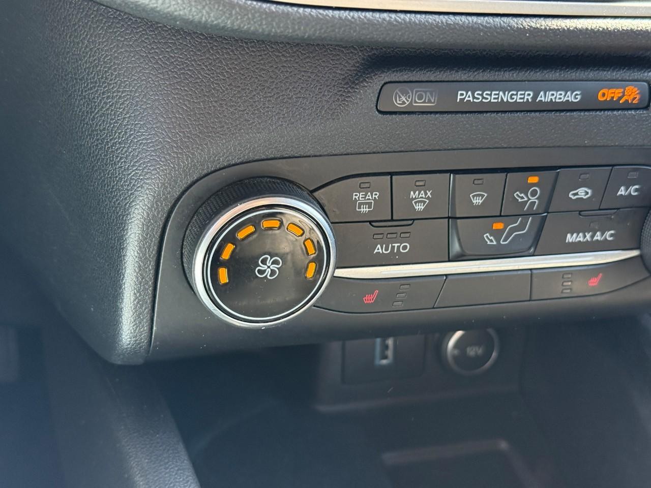 Ford Escape Vehicle Full-screen Gallery Image 24