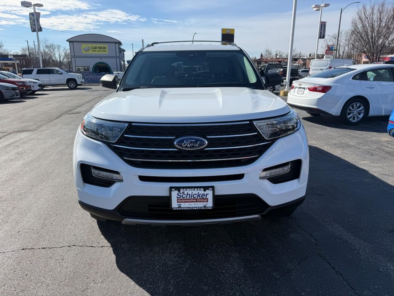 Ford Explorer Vehicle Full-screen Gallery Image 06