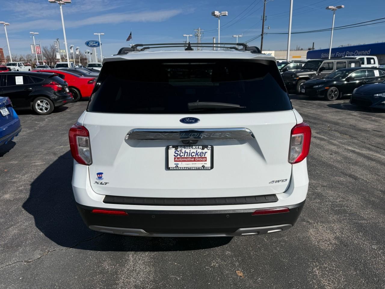 Ford Explorer Vehicle Full-screen Gallery Image 08