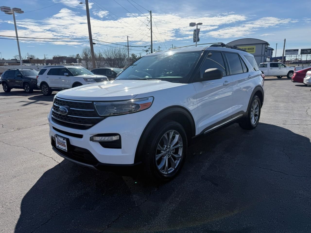 Ford Explorer Vehicle Full-screen Gallery Image 09