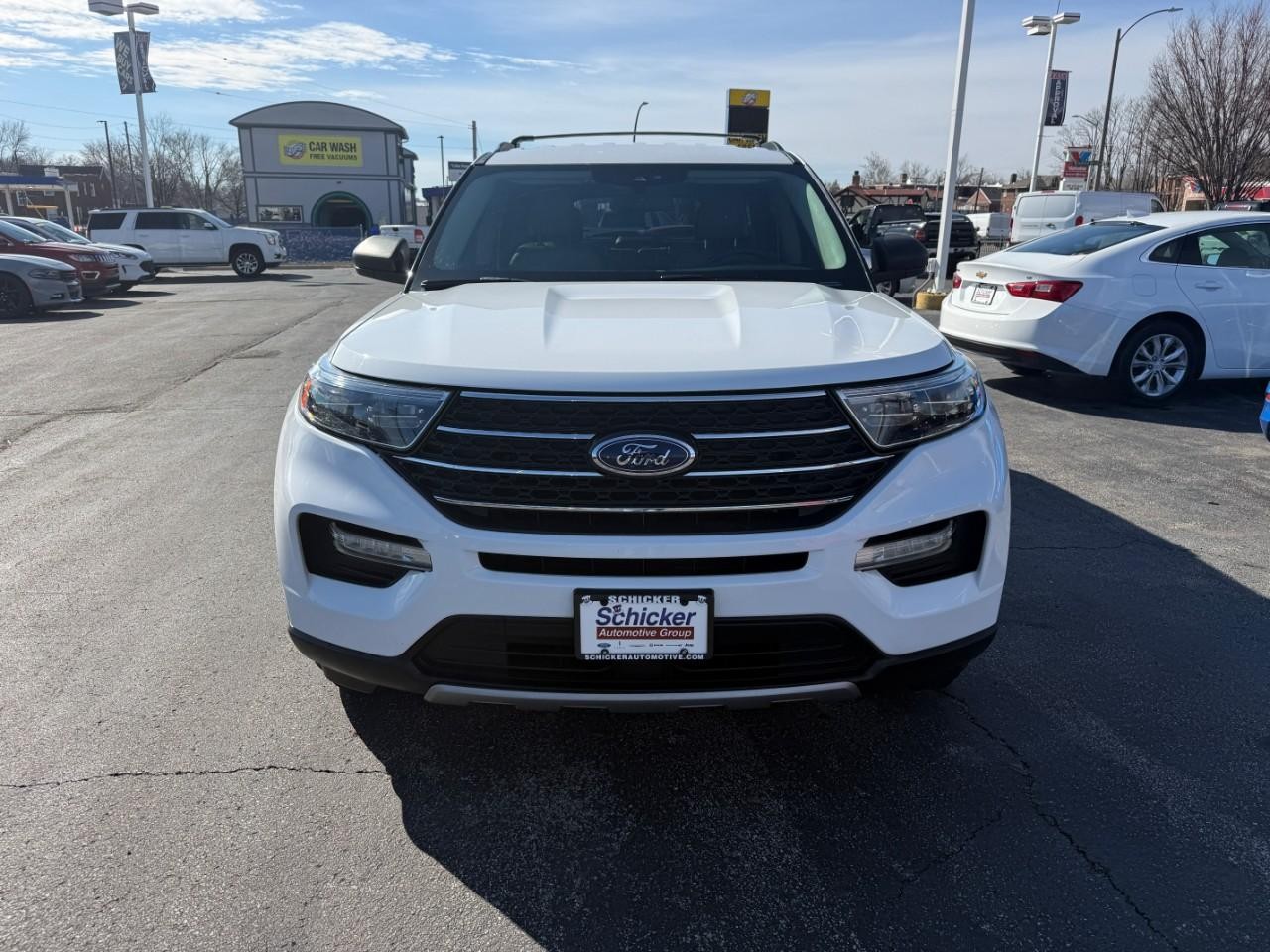 Ford Explorer Vehicle Full-screen Gallery Image 10