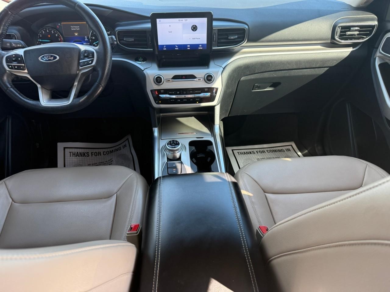 Ford Explorer Vehicle Full-screen Gallery Image 12