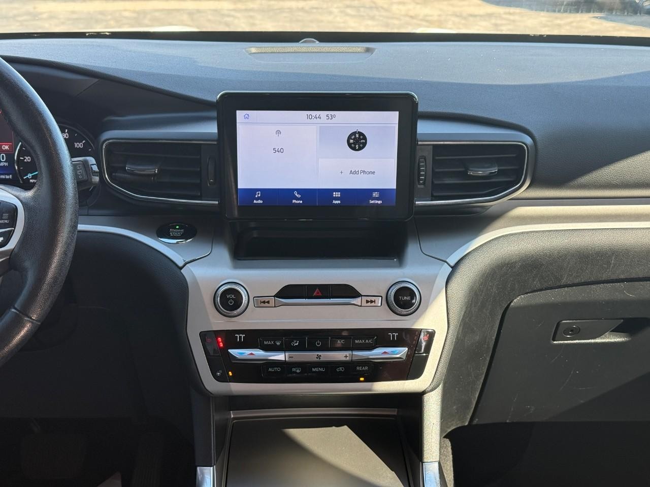 Ford Explorer Vehicle Full-screen Gallery Image 14