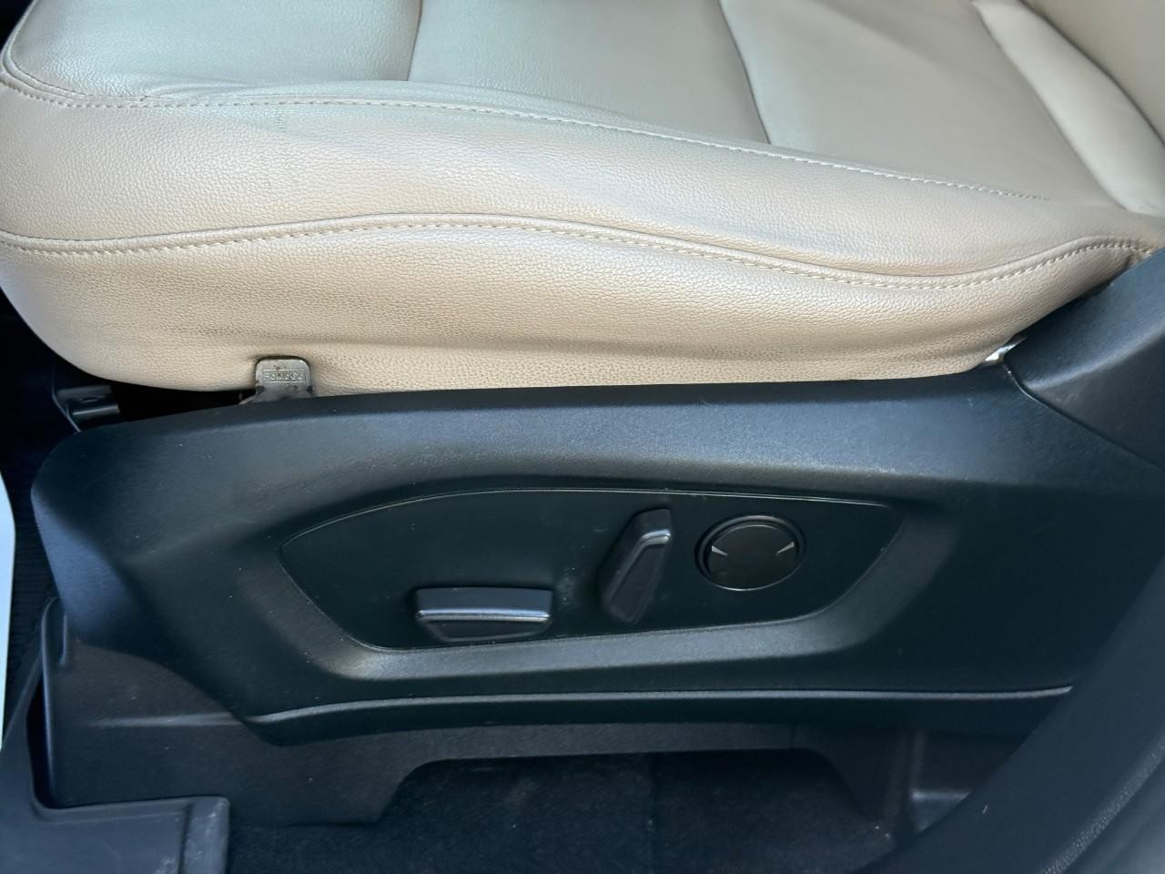 Ford Explorer Vehicle Full-screen Gallery Image 19