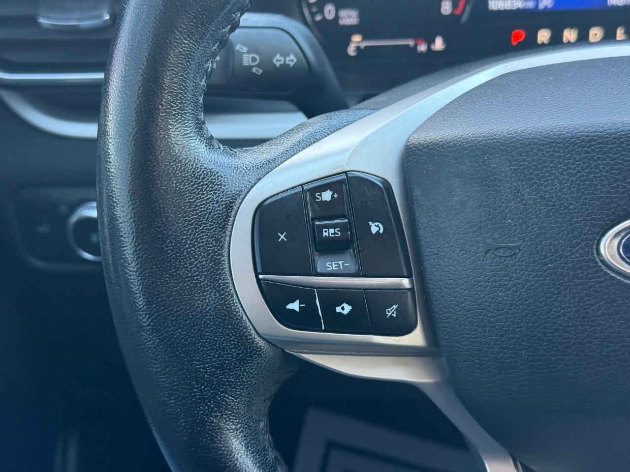 Ford Explorer Vehicle Full-screen Gallery Image 21