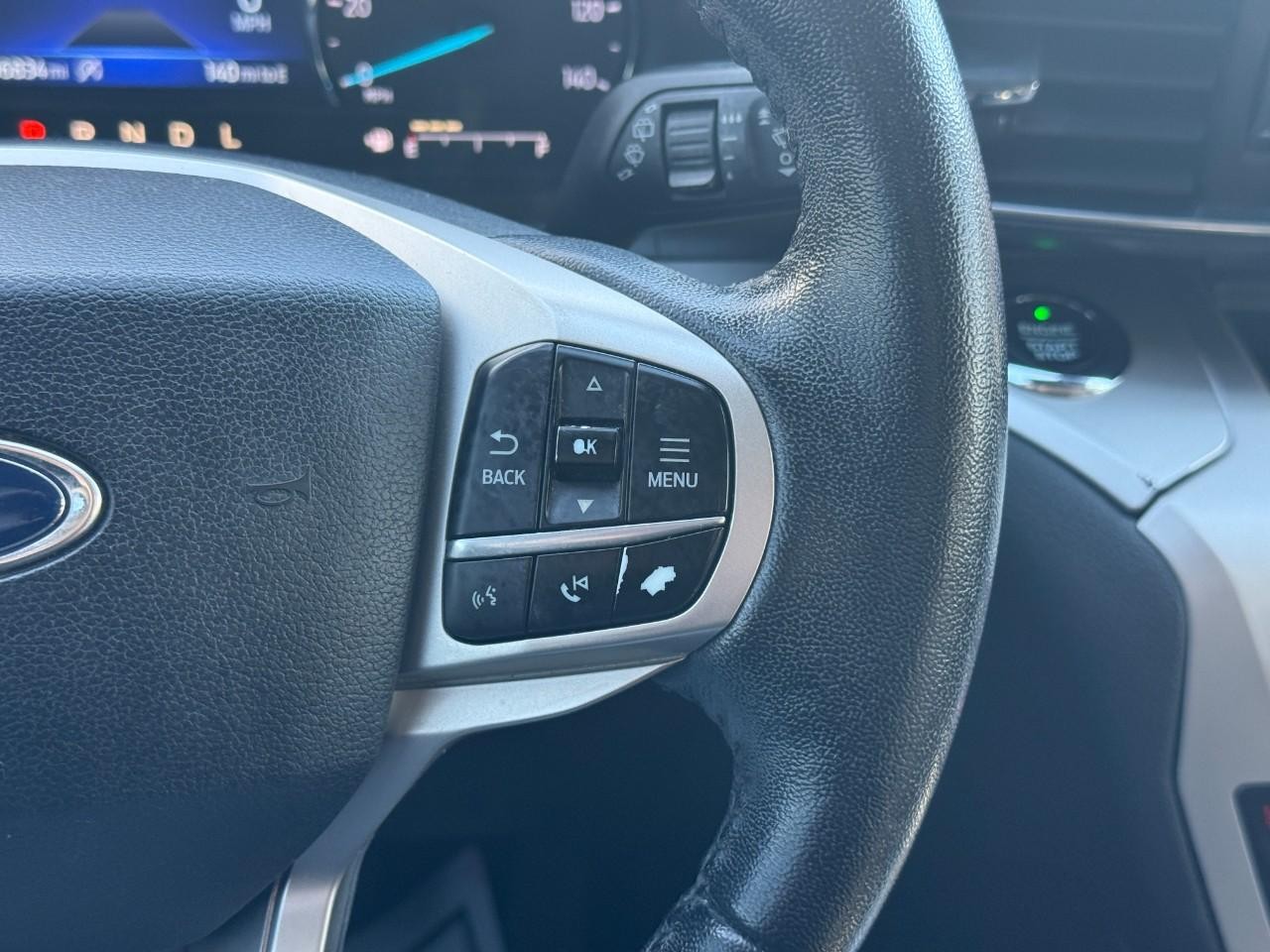 Ford Explorer Vehicle Full-screen Gallery Image 22