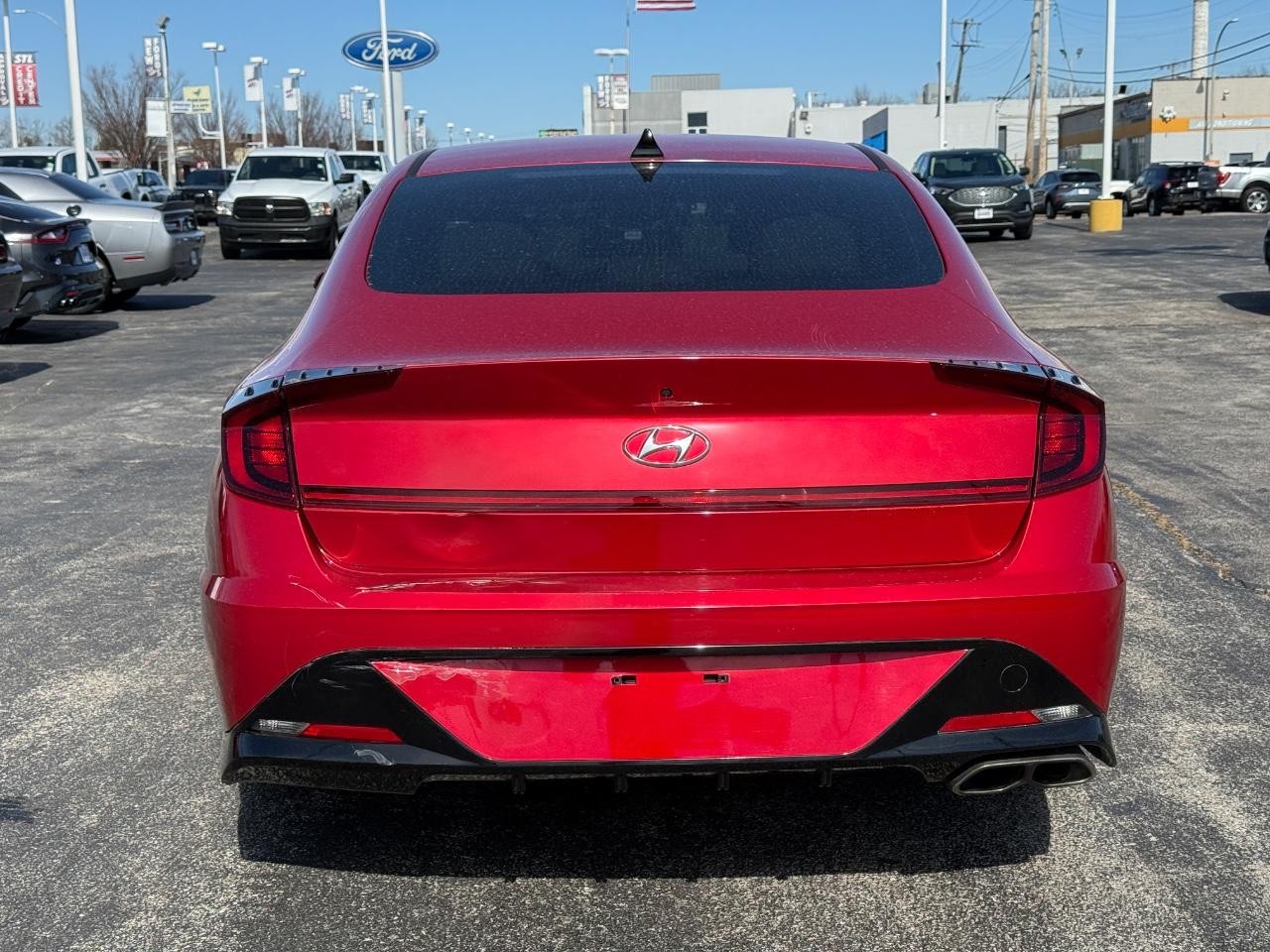 Hyundai Sonata Vehicle Full-screen Gallery Image 05