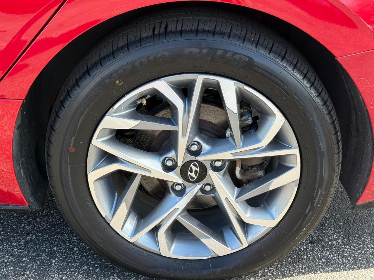 Hyundai Sonata Vehicle Full-screen Gallery Image 06