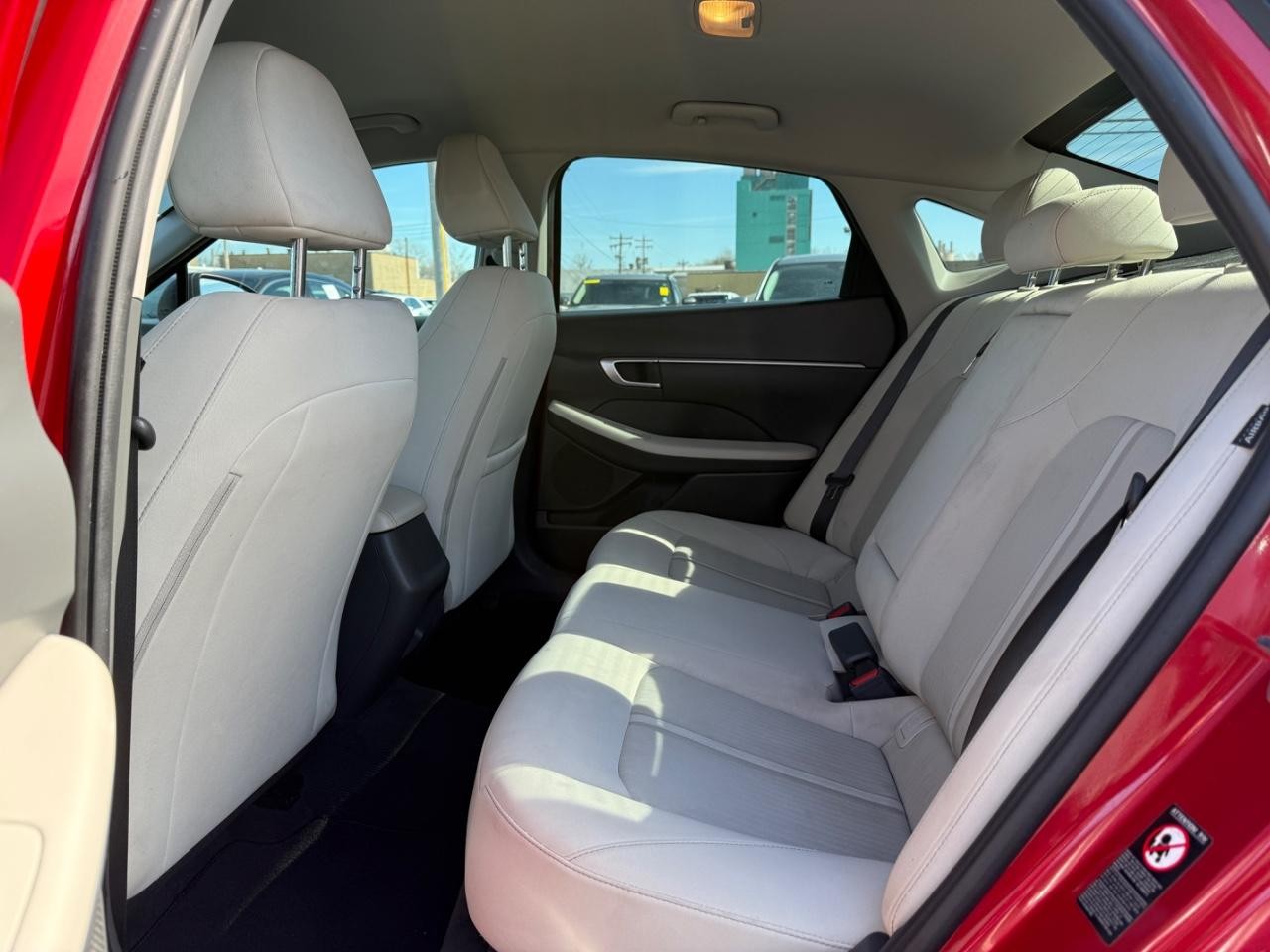 Hyundai Sonata Vehicle Full-screen Gallery Image 09