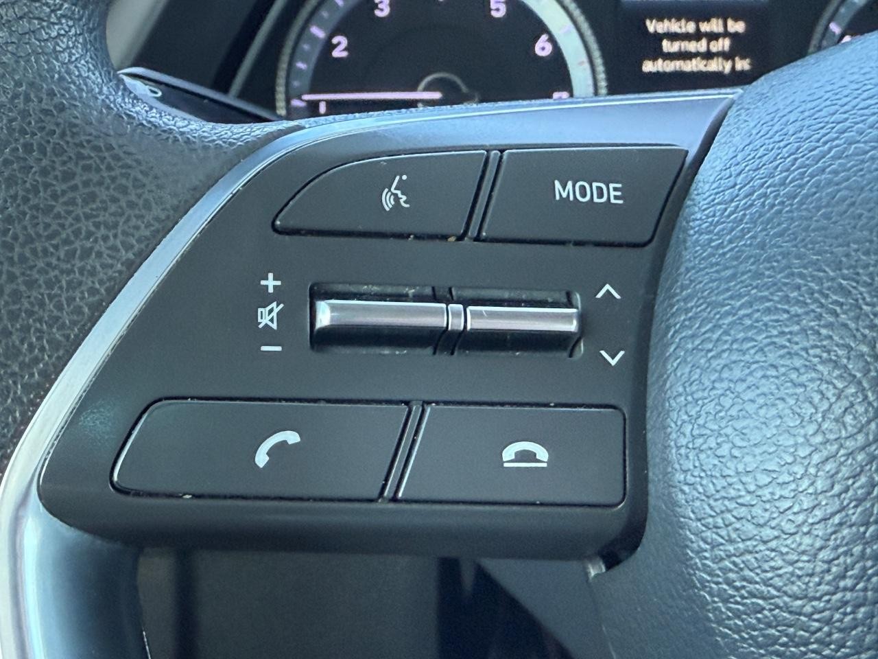 Hyundai Sonata Vehicle Full-screen Gallery Image 12