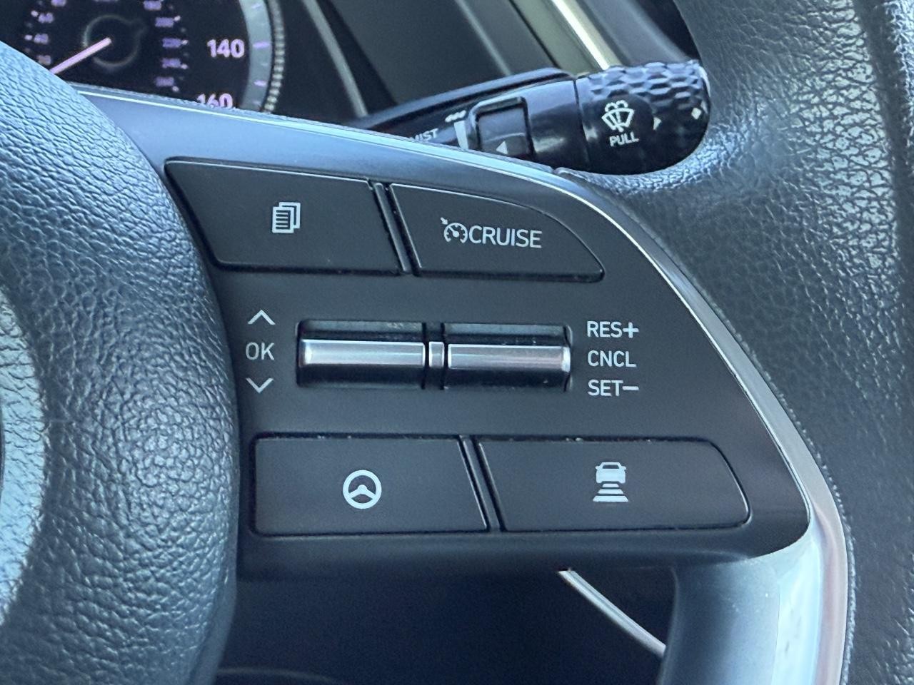 Hyundai Sonata Vehicle Full-screen Gallery Image 13