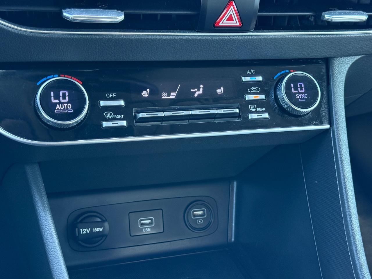 Hyundai Sonata Vehicle Full-screen Gallery Image 16