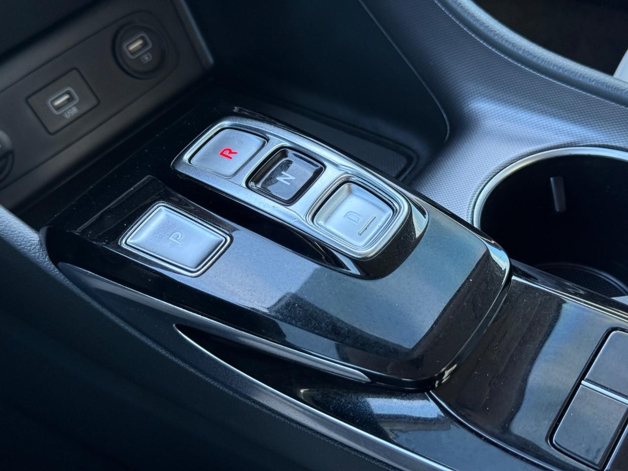 Hyundai Sonata Vehicle Full-screen Gallery Image 17