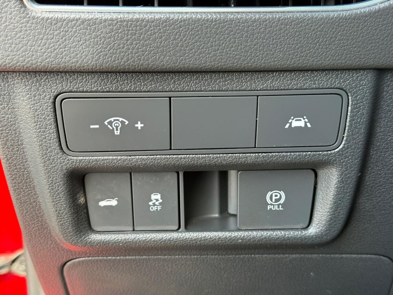 Hyundai Sonata Vehicle Full-screen Gallery Image 21