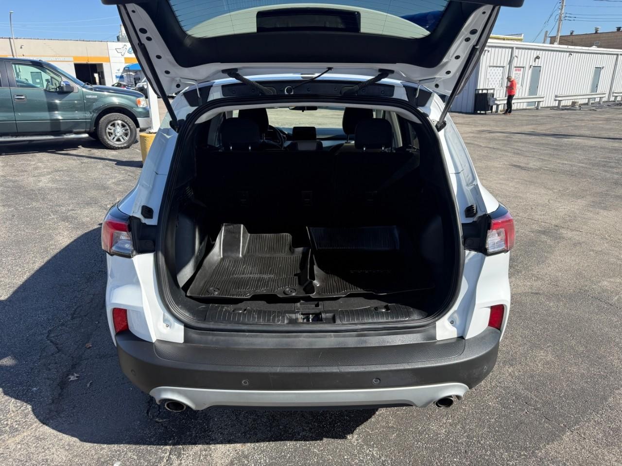 Ford Escape Vehicle Full-screen Gallery Image 07