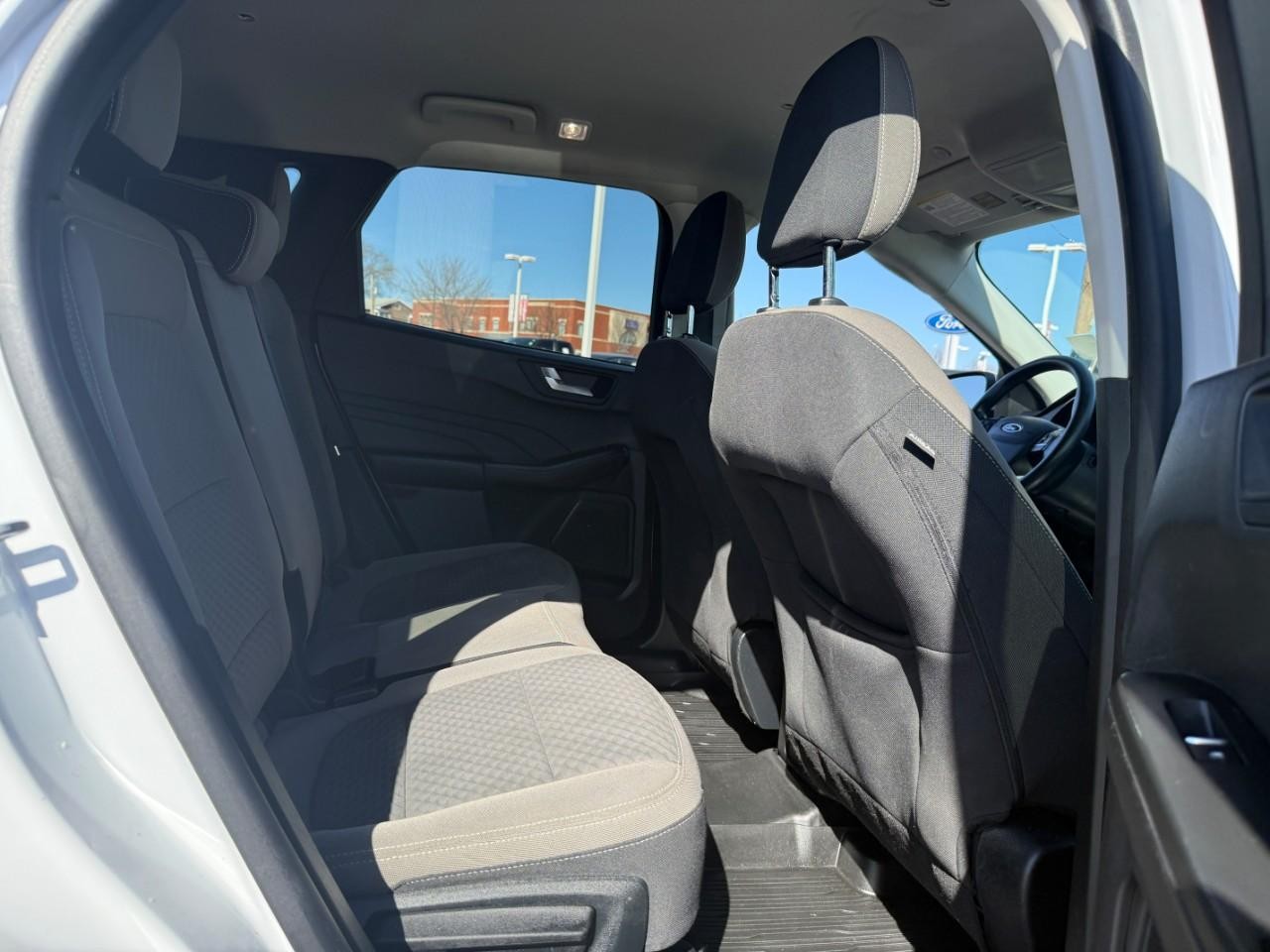 Ford Escape Vehicle Full-screen Gallery Image 10