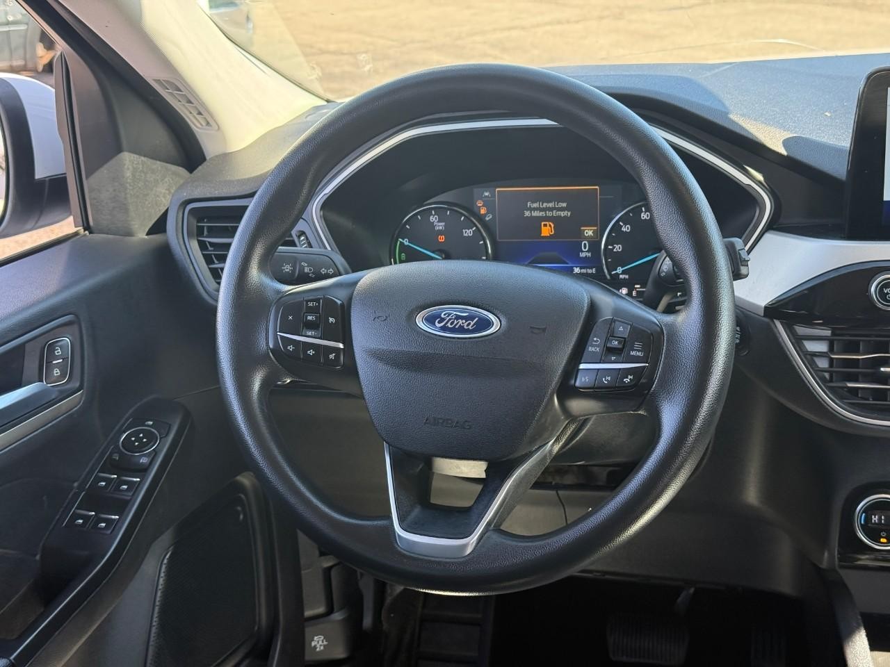 Ford Escape Vehicle Full-screen Gallery Image 12