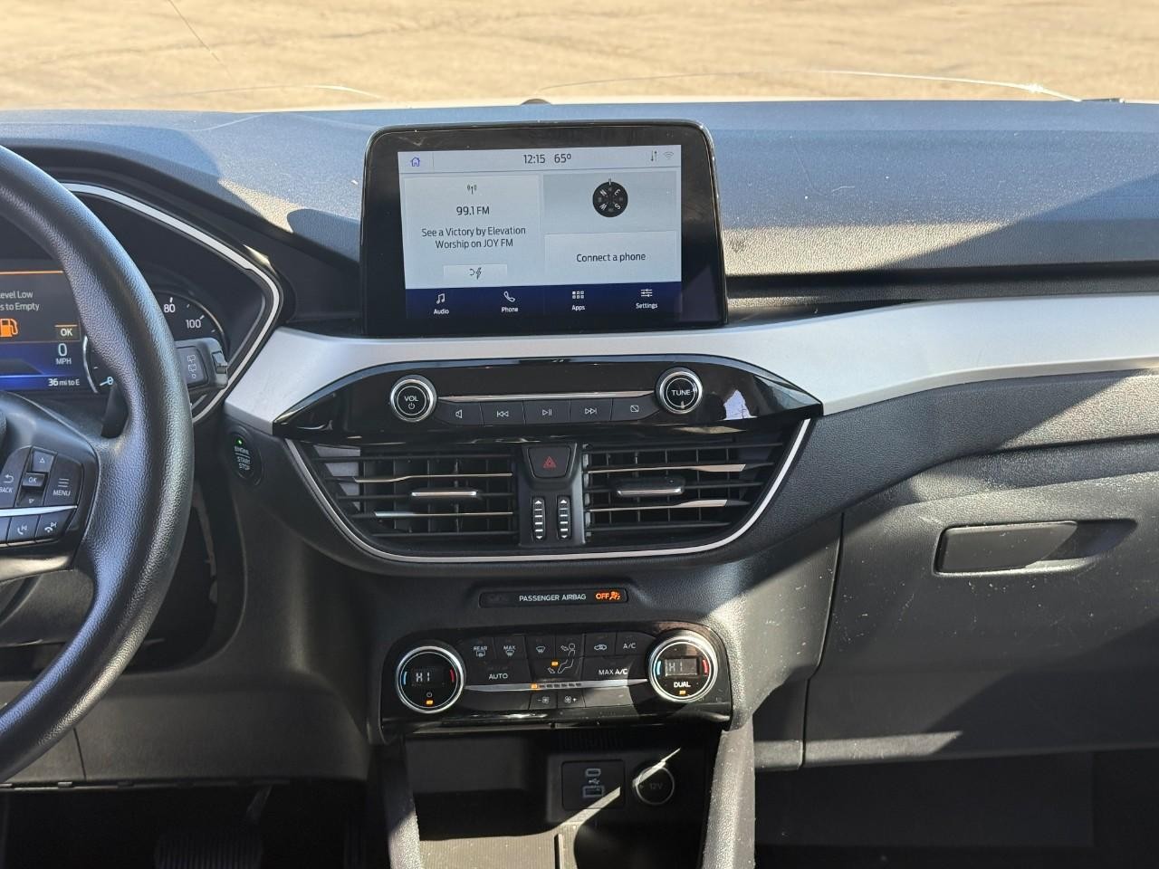 Ford Escape Vehicle Full-screen Gallery Image 13