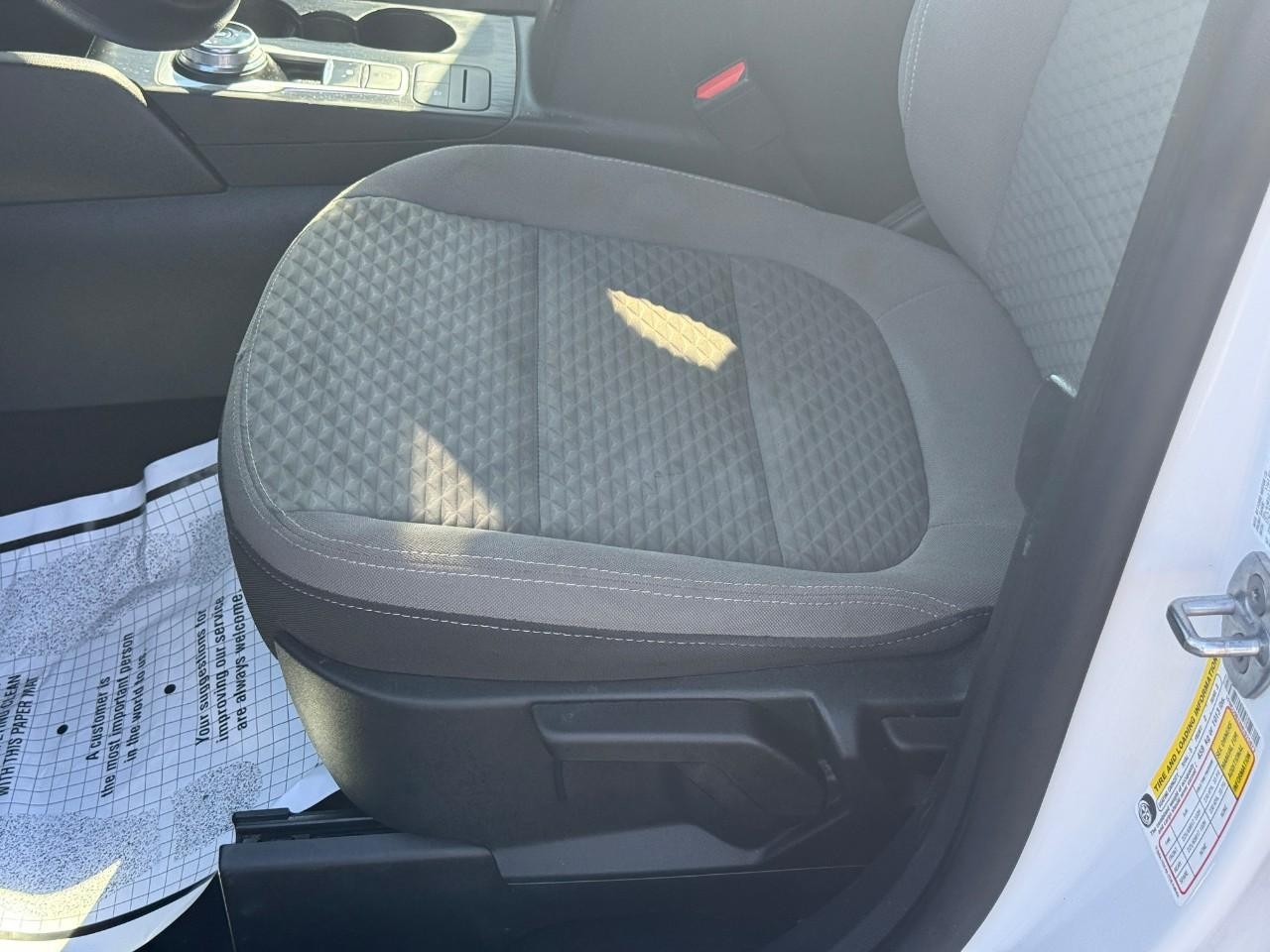 Ford Escape Vehicle Full-screen Gallery Image 18