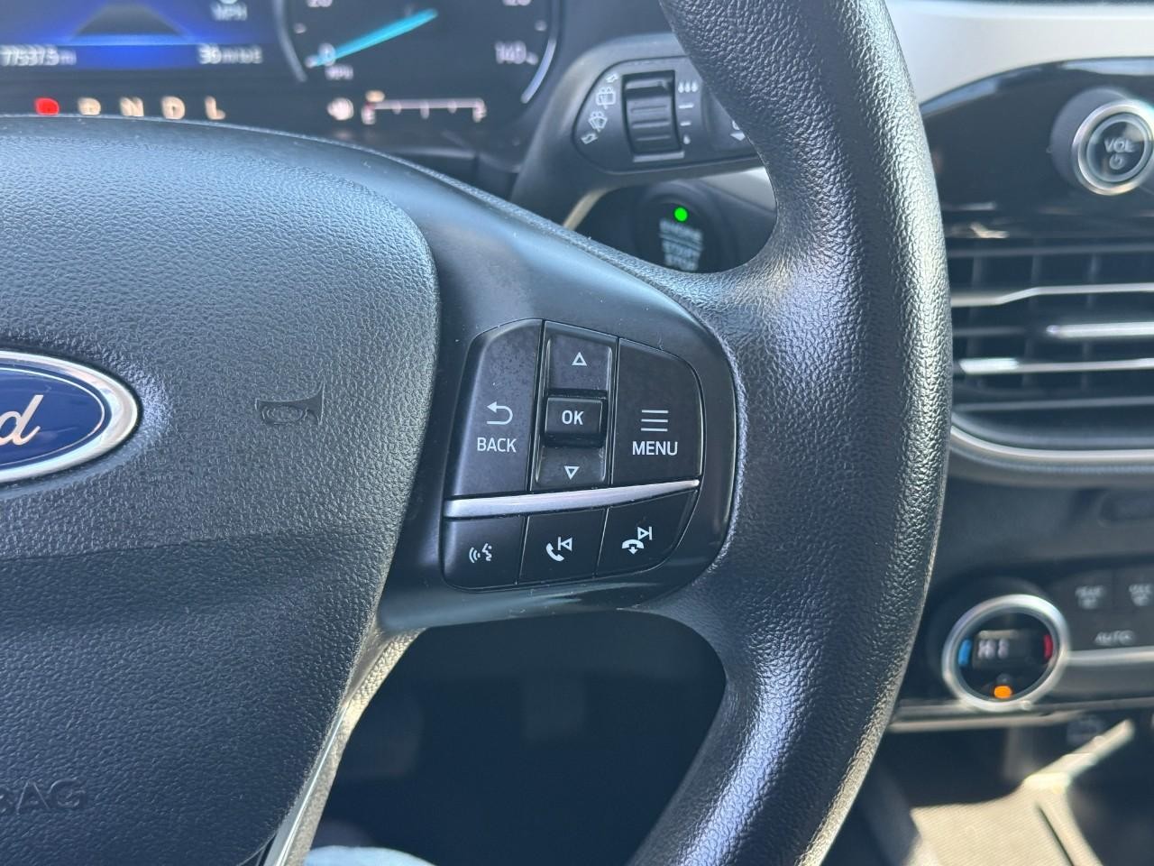 Ford Escape Vehicle Full-screen Gallery Image 21