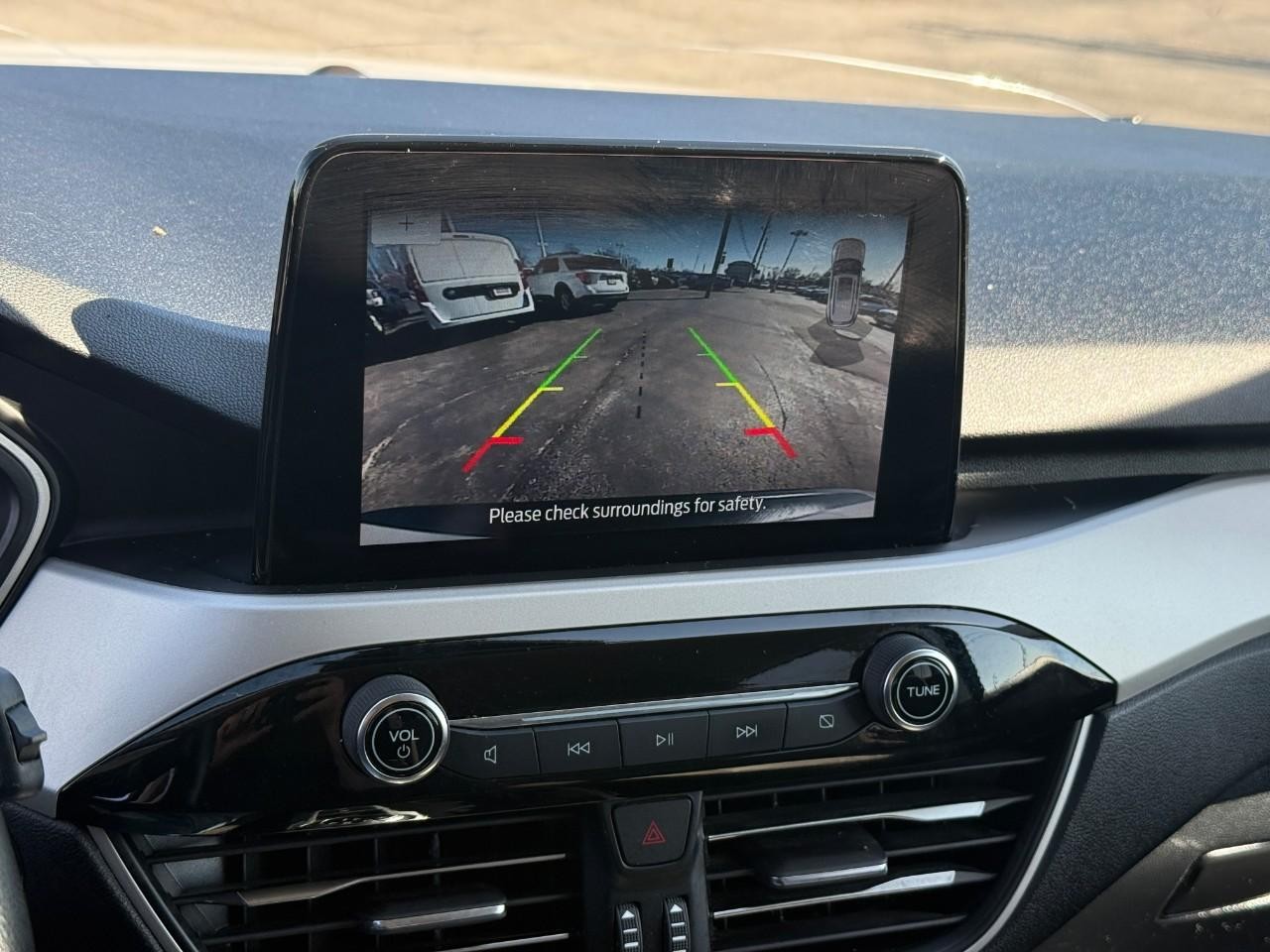 Ford Escape Vehicle Full-screen Gallery Image 24