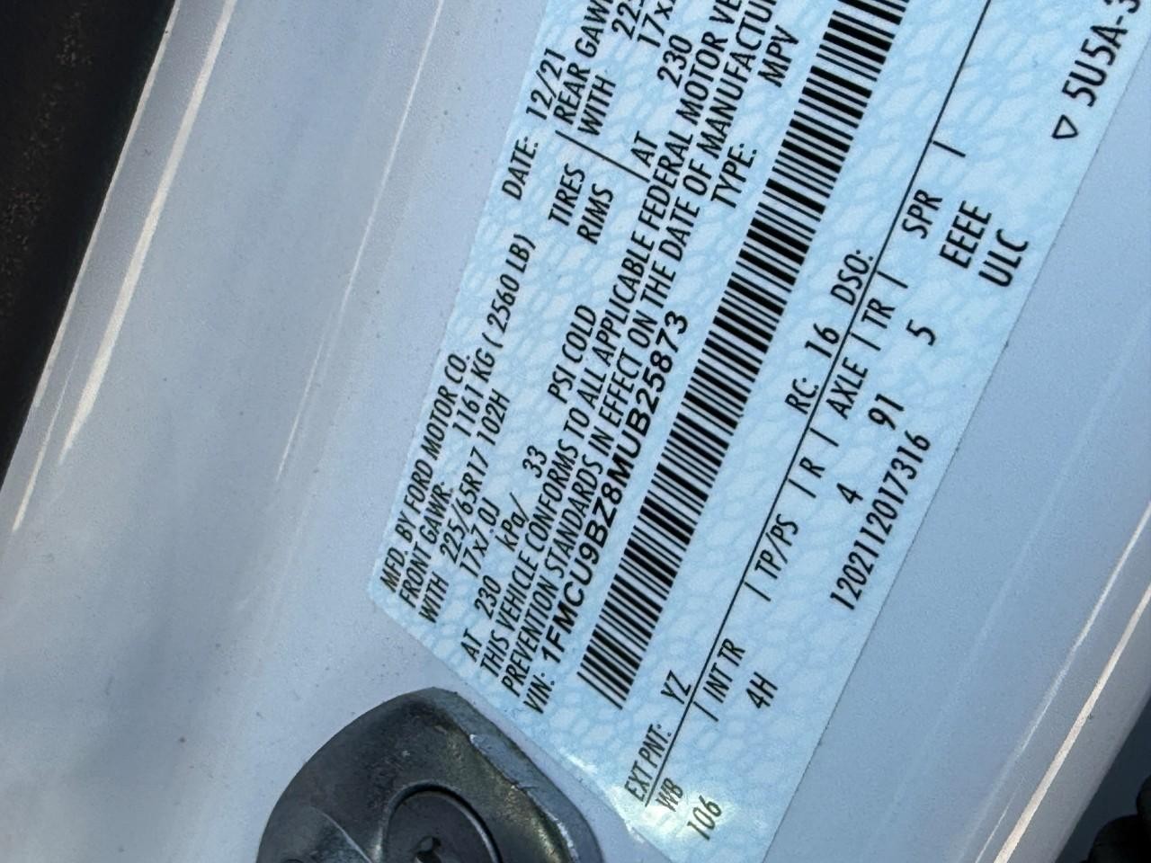 Ford Escape Vehicle Full-screen Gallery Image 25