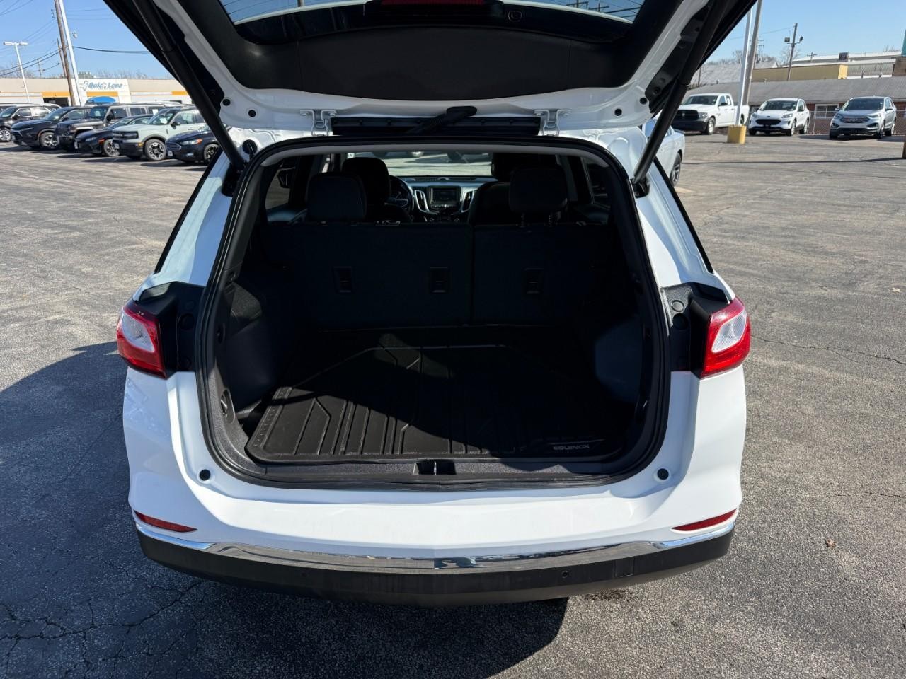 Chevrolet Equinox Vehicle Full-screen Gallery Image 07