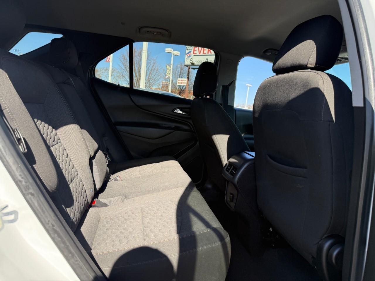 Chevrolet Equinox Vehicle Full-screen Gallery Image 10