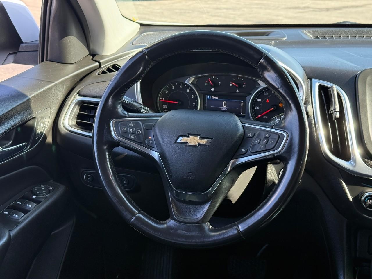 Chevrolet Equinox Vehicle Full-screen Gallery Image 12