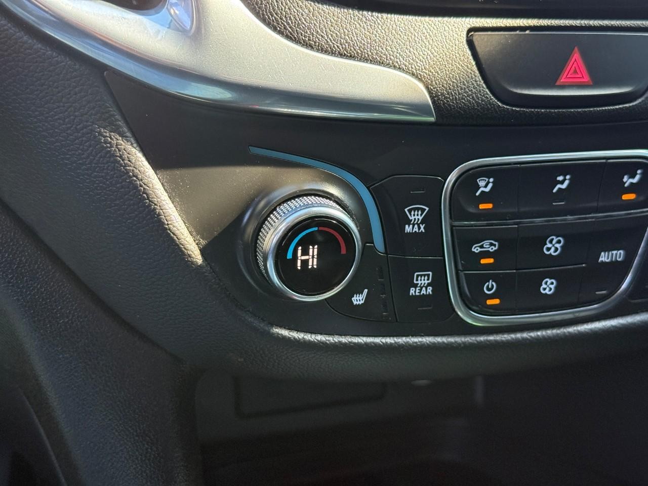 Chevrolet Equinox Vehicle Full-screen Gallery Image 21