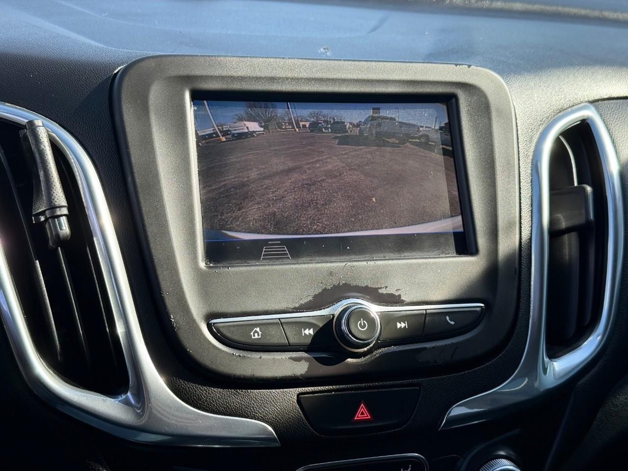 Chevrolet Equinox Vehicle Full-screen Gallery Image 22