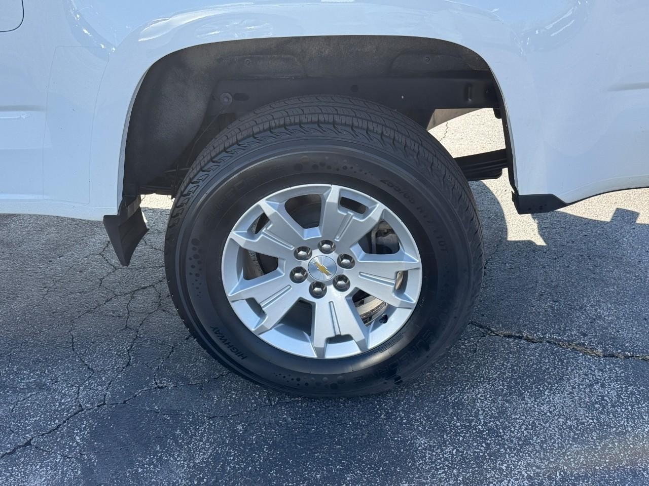 Chevrolet Colorado Vehicle Full-screen Gallery Image 09