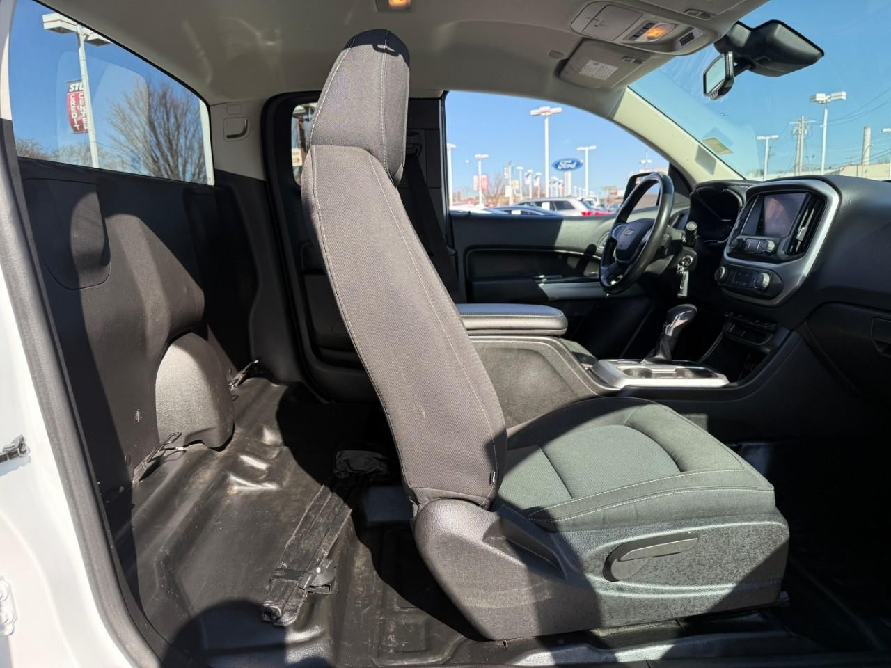 Chevrolet Colorado Vehicle Full-screen Gallery Image 10