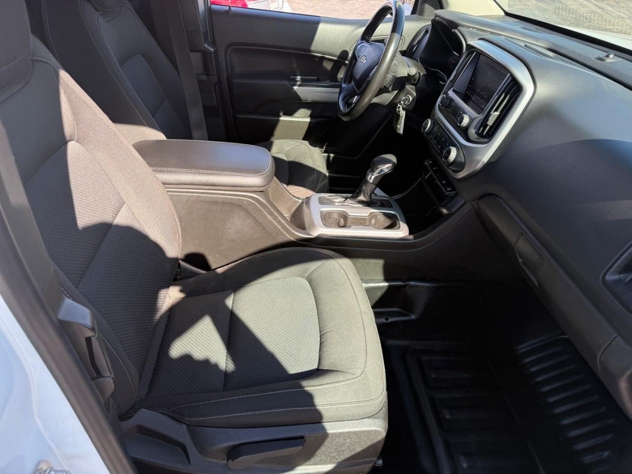 Chevrolet Colorado Vehicle Full-screen Gallery Image 11