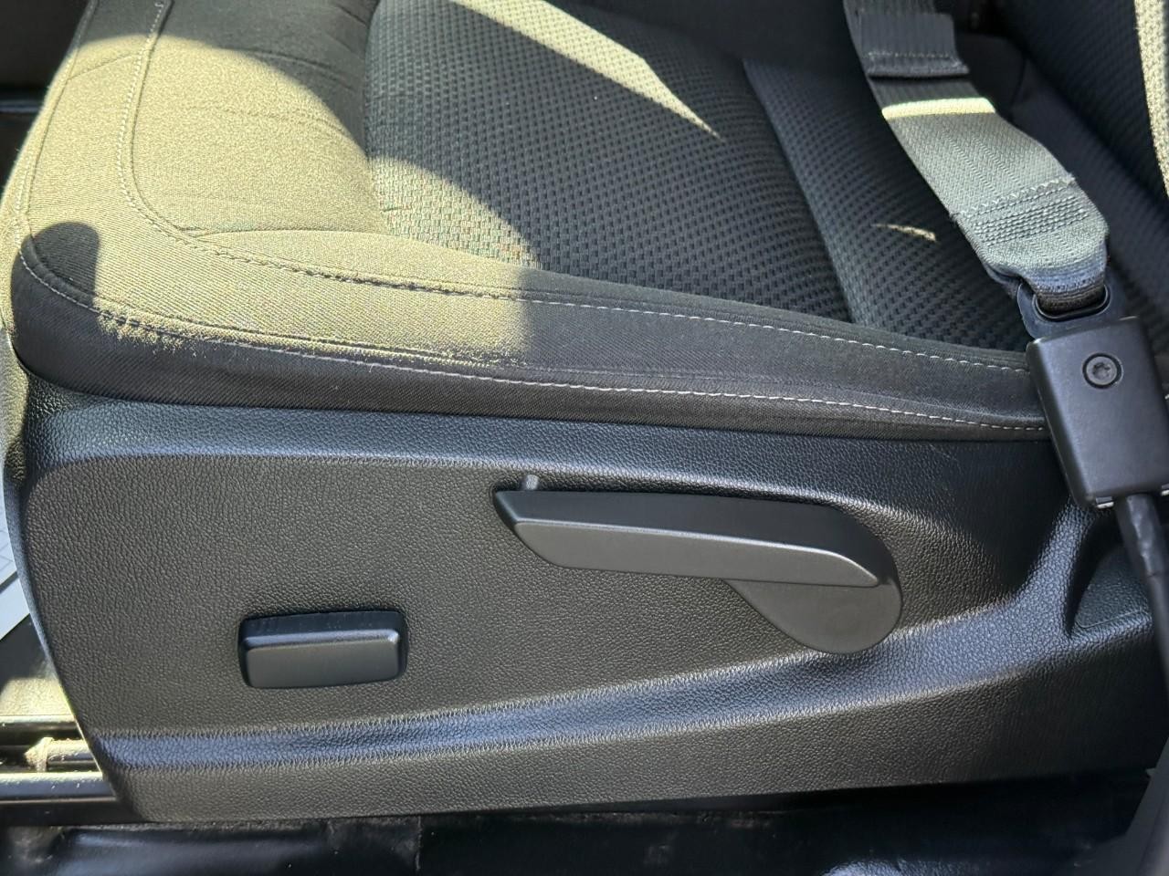 Chevrolet Colorado Vehicle Full-screen Gallery Image 15