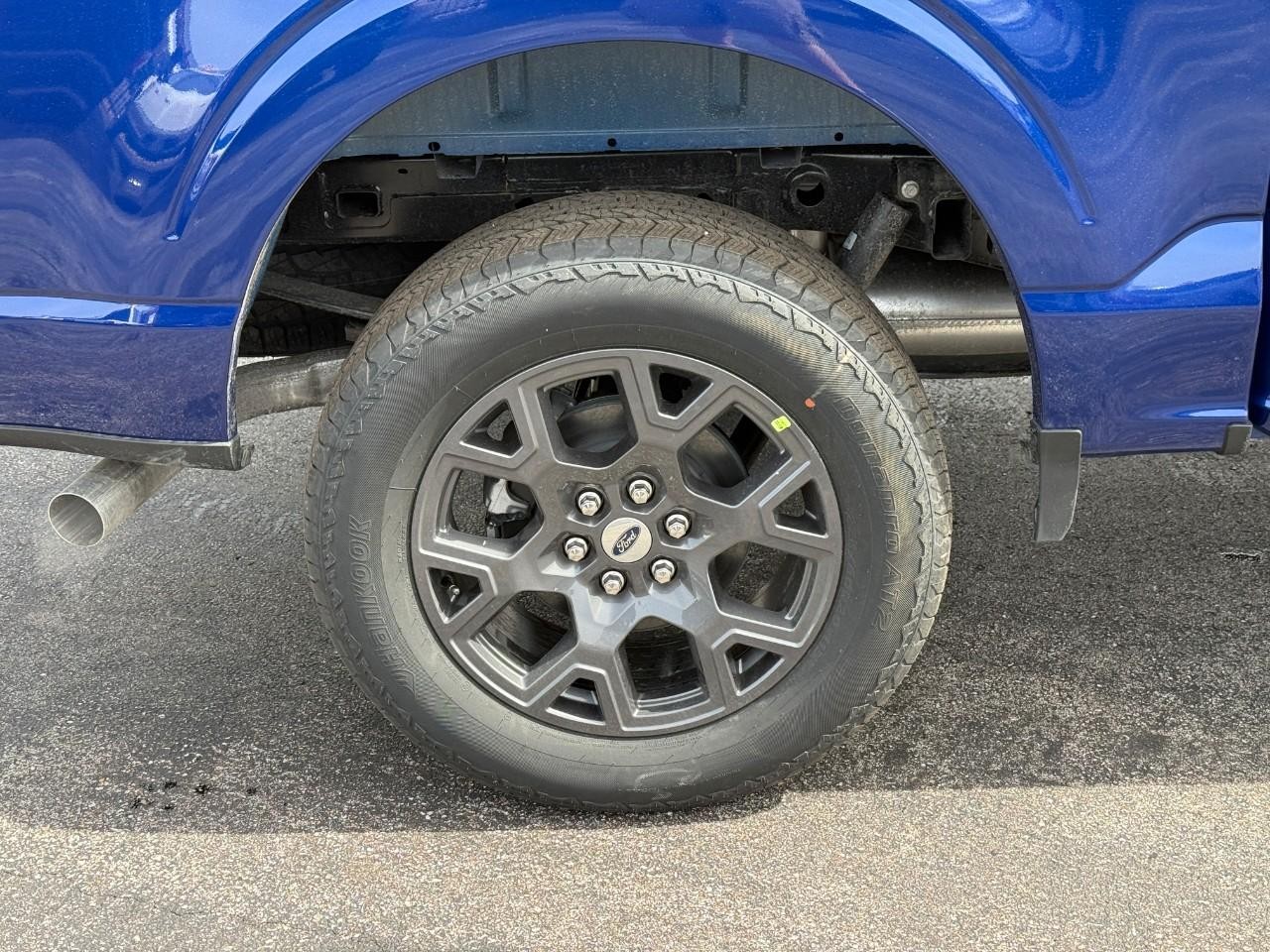 Ford F-150 Vehicle Full-screen Gallery Image 04