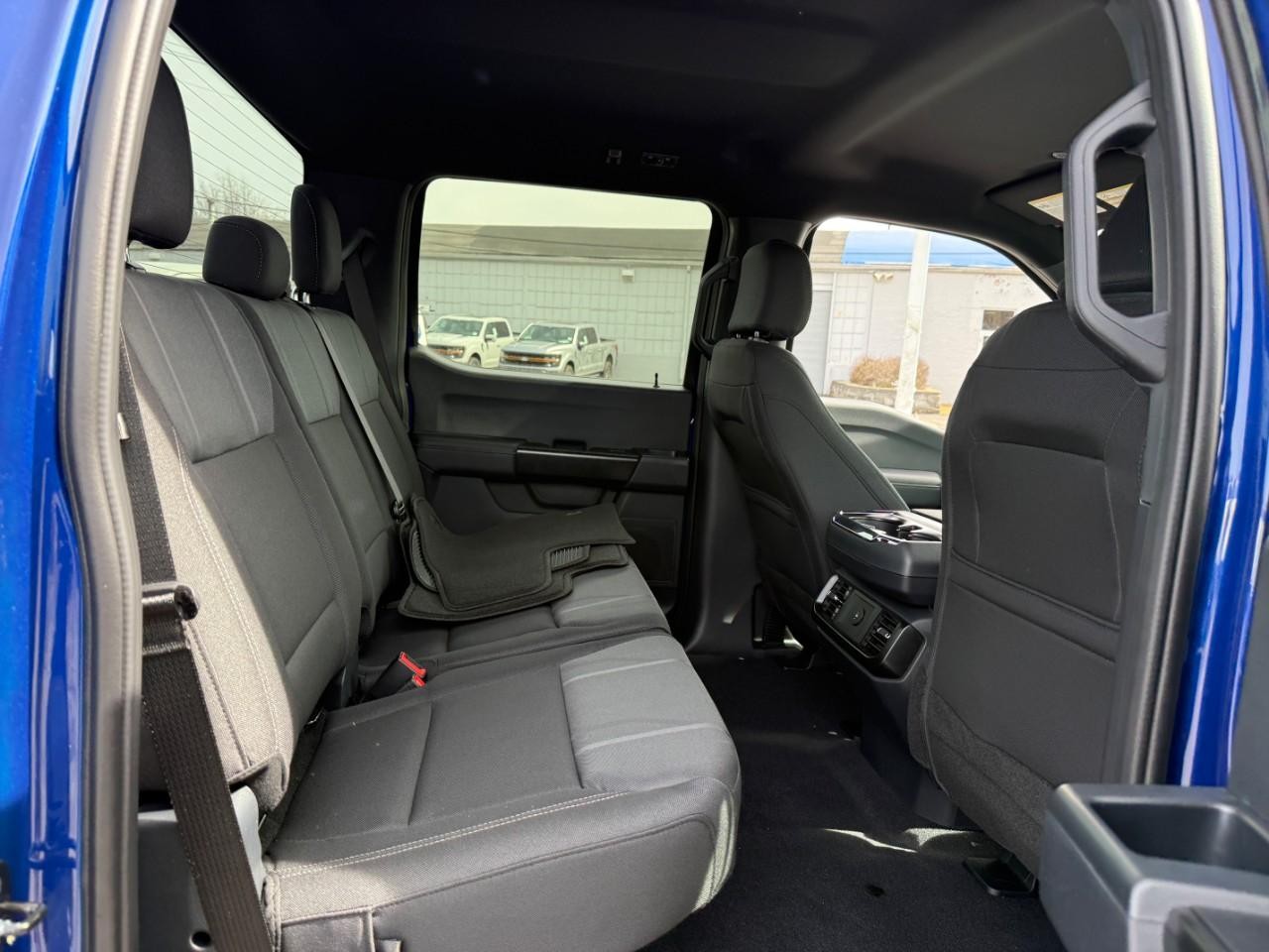 Ford F-150 Vehicle Full-screen Gallery Image 05