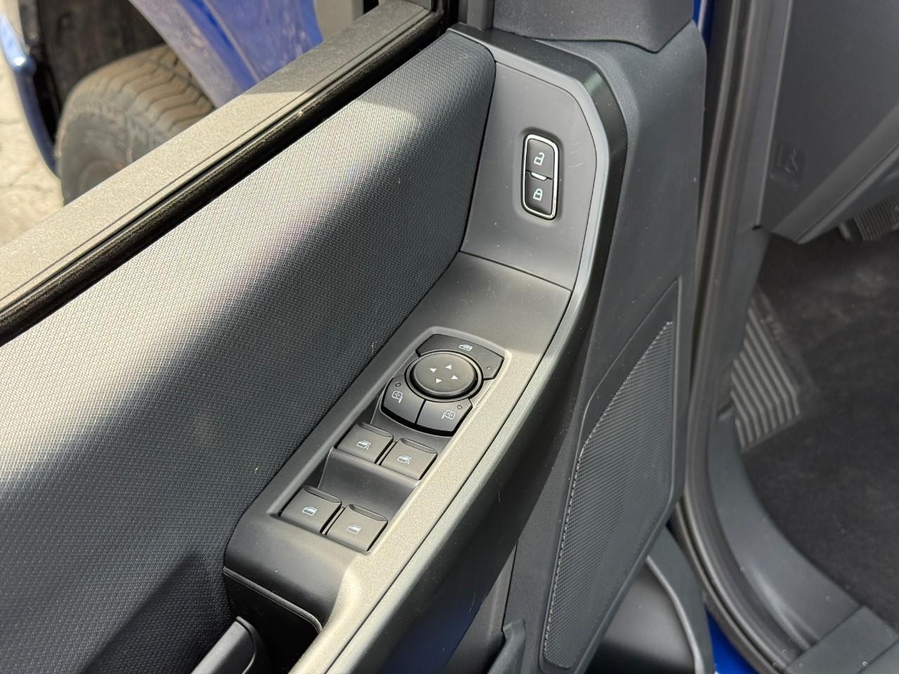 Ford F-150 Vehicle Full-screen Gallery Image 10