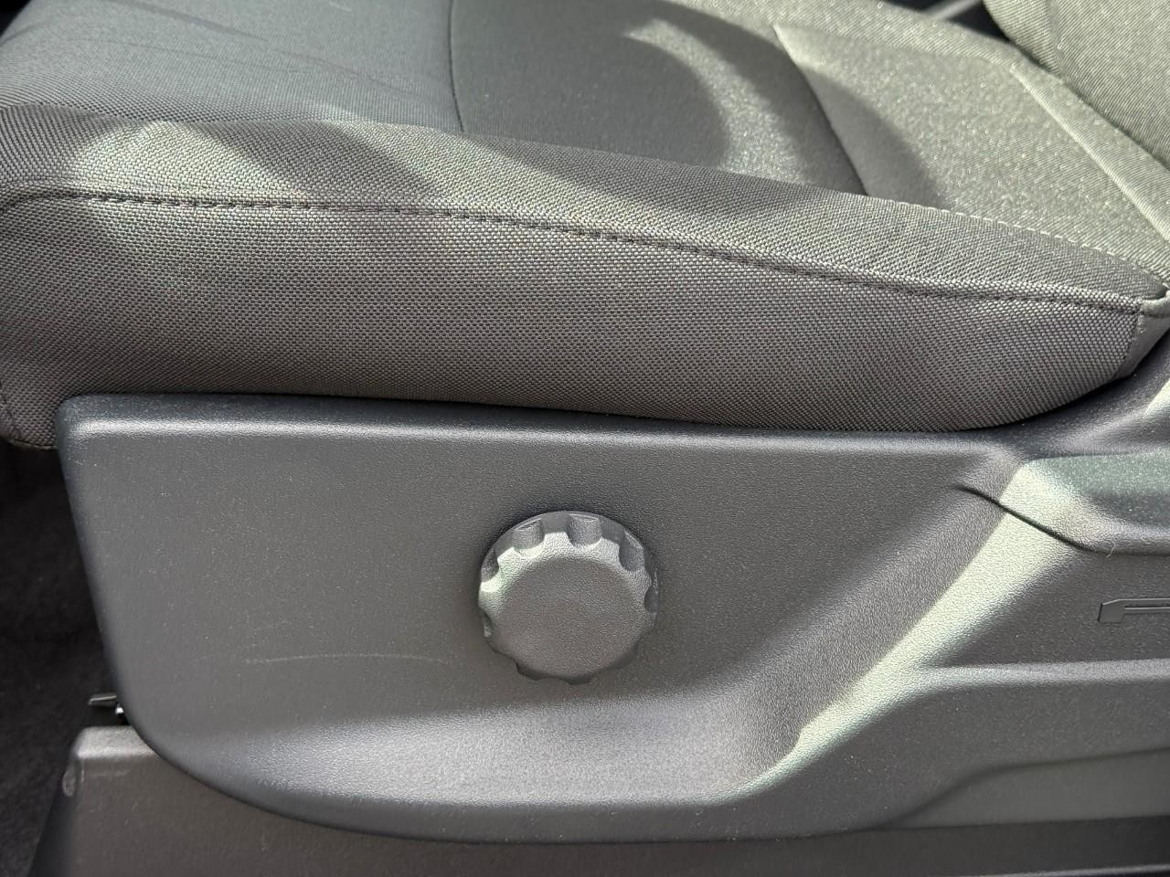 Ford F-150 Vehicle Full-screen Gallery Image 12