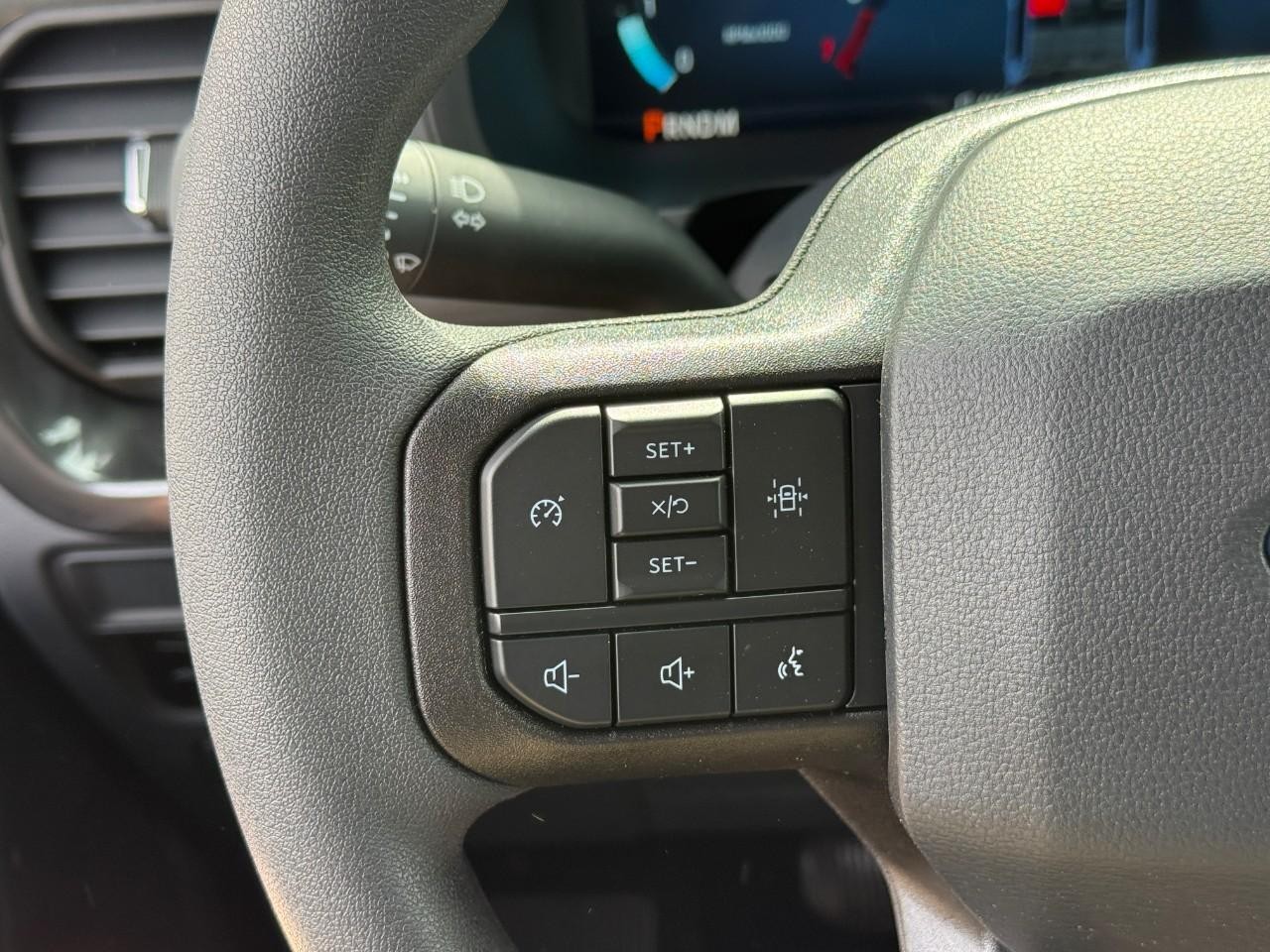 Ford F-150 Vehicle Full-screen Gallery Image 13