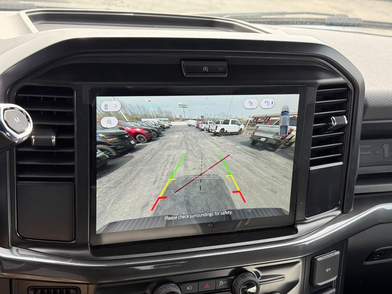 Ford F-150 Vehicle Full-screen Gallery Image 15