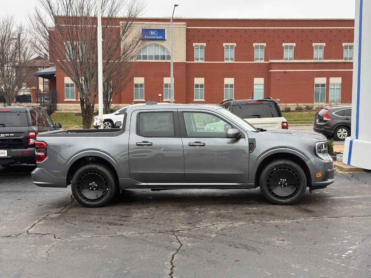 Ford Maverick Vehicle Full-screen Gallery Image 02