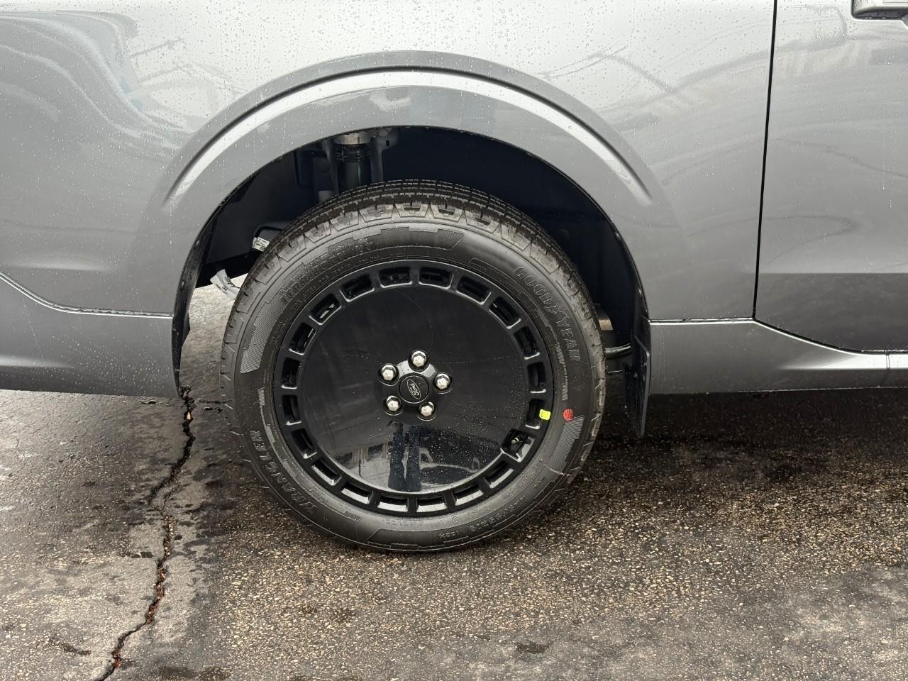 Ford Maverick Vehicle Full-screen Gallery Image 03