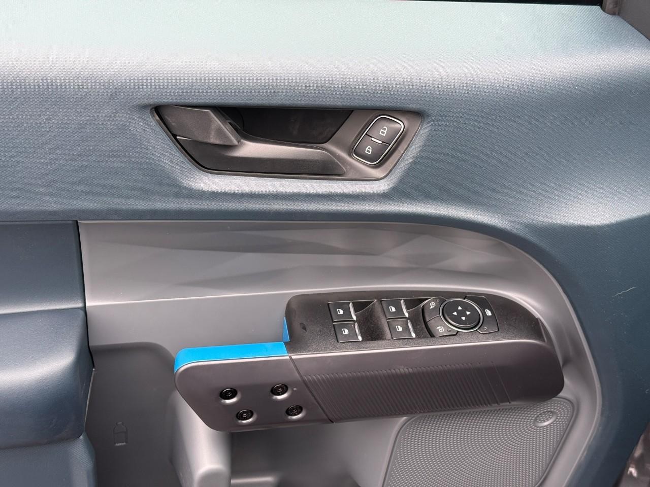 Ford Maverick Vehicle Full-screen Gallery Image 09