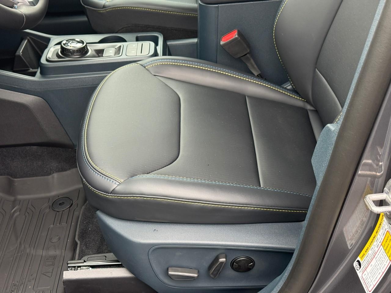 Ford Maverick Vehicle Full-screen Gallery Image 10