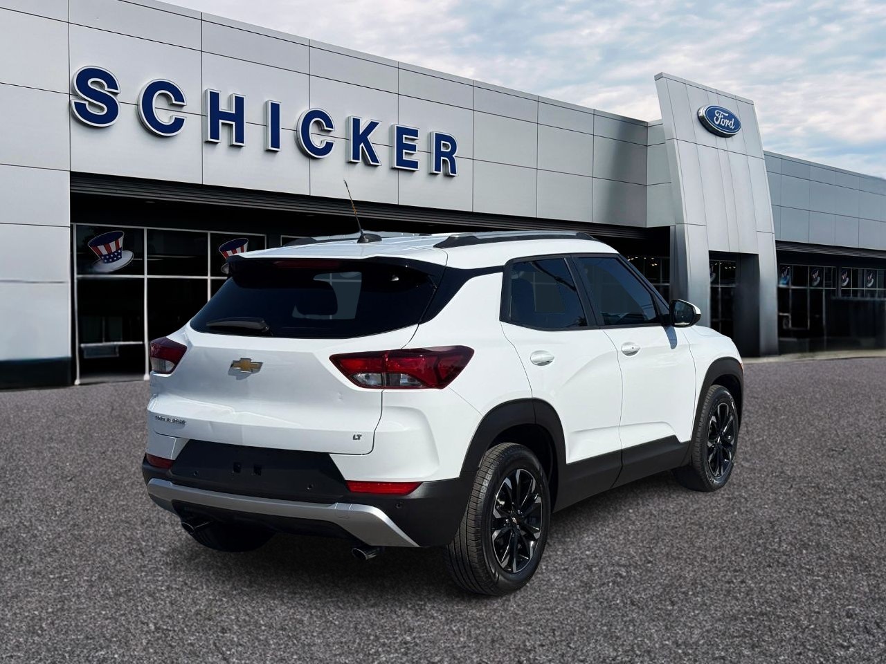 Chevrolet TrailBlazer Vehicle Full-screen Gallery Image 02