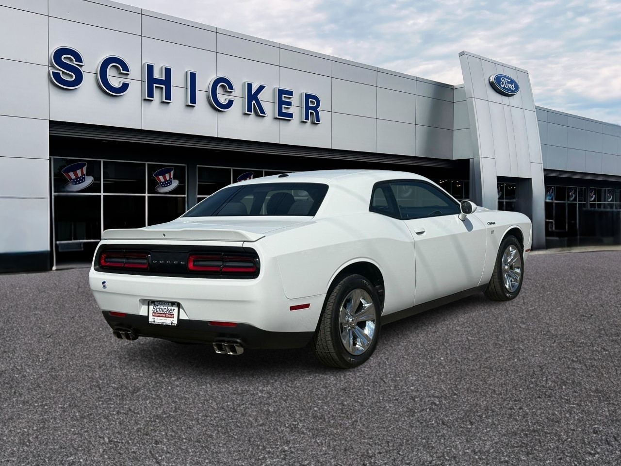 Dodge Challenger Vehicle Full-screen Gallery Image 02