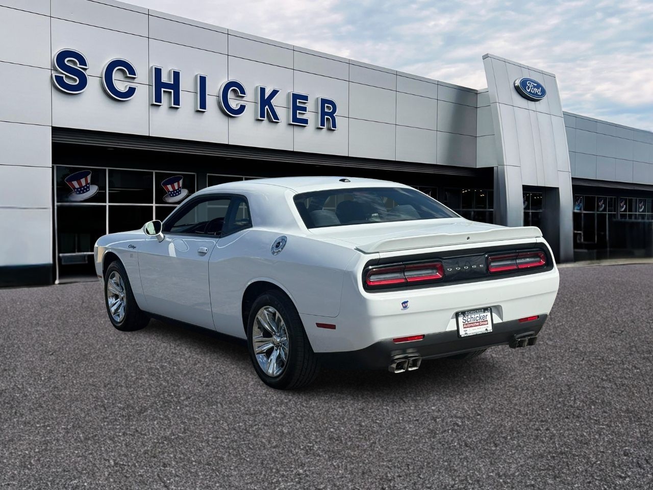 Dodge Challenger Vehicle Full-screen Gallery Image 03