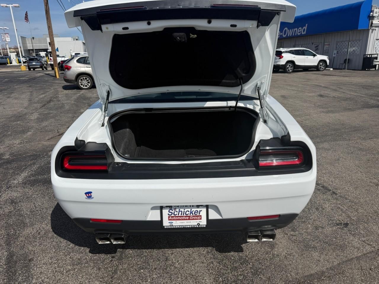 Dodge Challenger Vehicle Full-screen Gallery Image 07