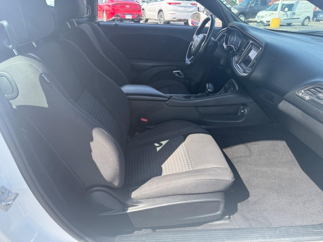 Dodge Challenger Vehicle Full-screen Gallery Image 09